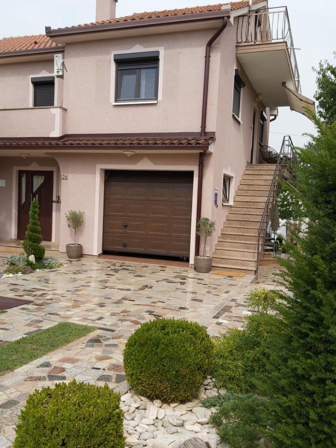 Ferienwohnung Mit 2 Schlafzimmer Oder Studio Apartment - Istrien-Fiorini Brtonigla Bagian luar foto