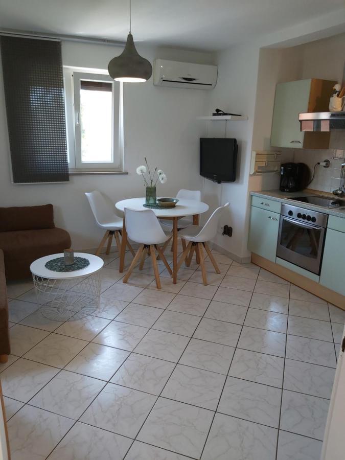 Ferienwohnung Mit 2 Schlafzimmer Oder Studio Apartment - Istrien-Fiorini Brtonigla Bagian luar foto