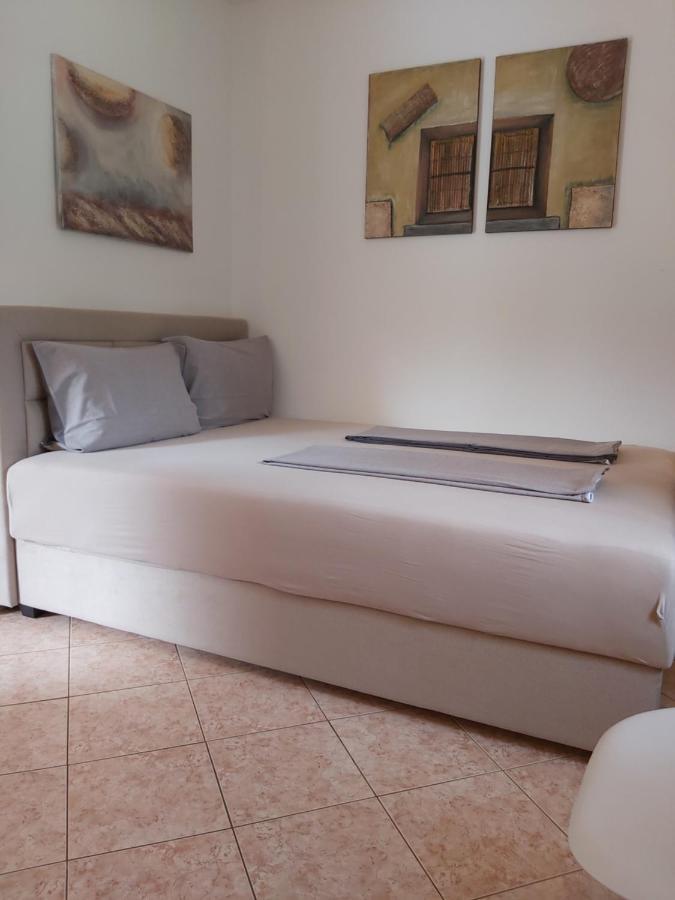 Ferienwohnung Mit 2 Schlafzimmer Oder Studio Apartment - Istrien-Fiorini Brtonigla Bagian luar foto