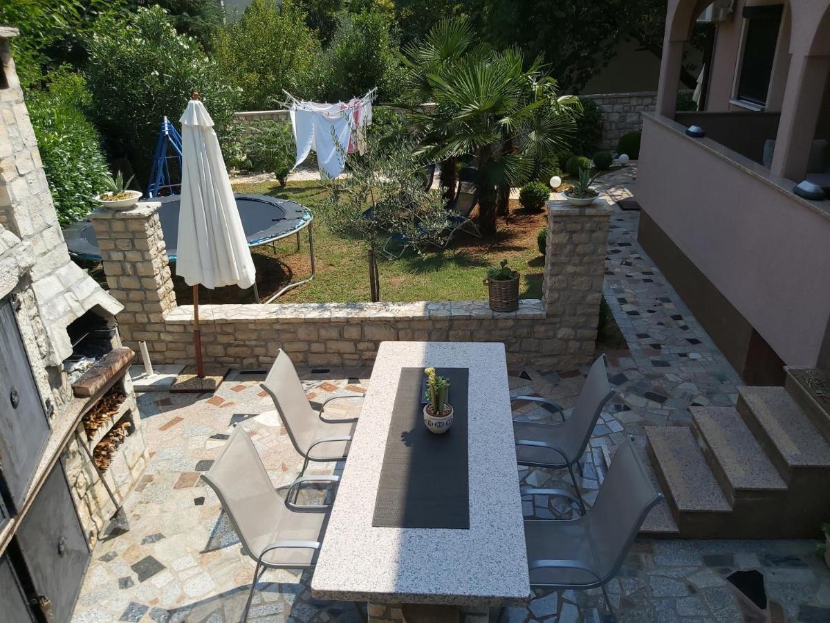 Ferienwohnung Mit 2 Schlafzimmer Oder Studio Apartment - Istrien-Fiorini Brtonigla Bagian luar foto