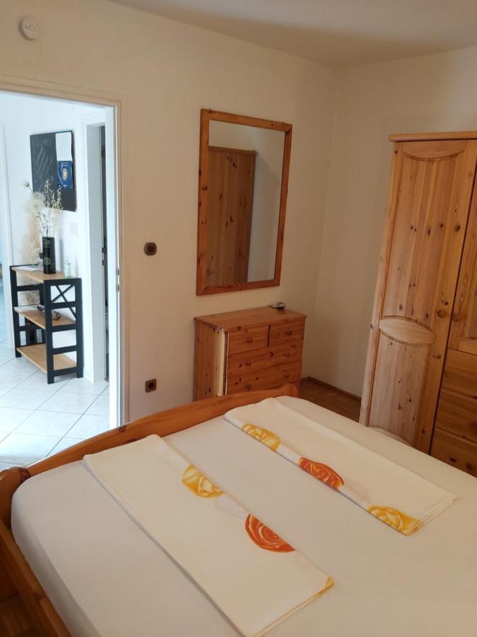 Ferienwohnung Mit 2 Schlafzimmer Oder Studio Apartment - Istrien-Fiorini Brtonigla Bagian luar foto