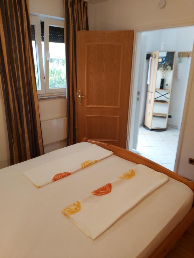 Ferienwohnung Mit 2 Schlafzimmer Oder Studio Apartment - Istrien-Fiorini Brtonigla Bagian luar foto