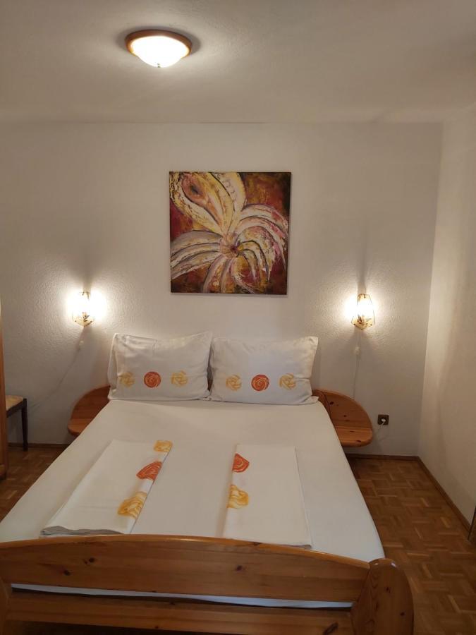 Ferienwohnung Mit 2 Schlafzimmer Oder Studio Apartment - Istrien-Fiorini Brtonigla Bagian luar foto