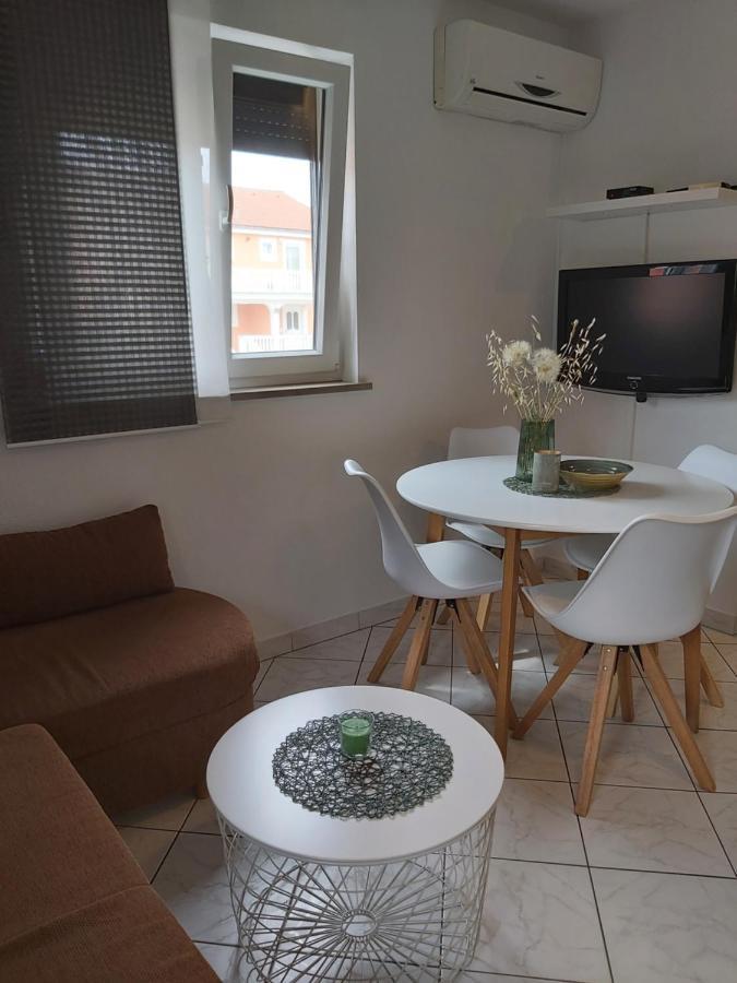 Ferienwohnung Mit 2 Schlafzimmer Oder Studio Apartment - Istrien-Fiorini Brtonigla Bagian luar foto