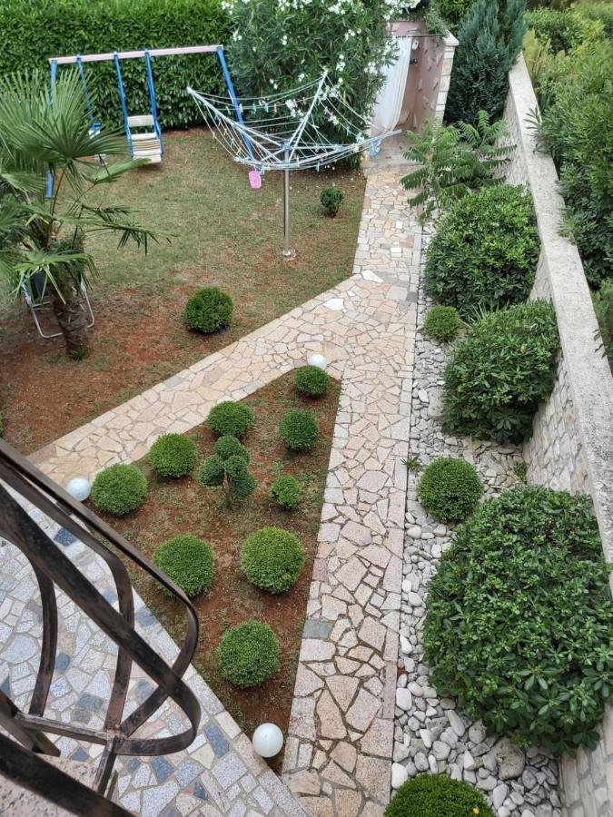 Ferienwohnung Mit 2 Schlafzimmer Oder Studio Apartment - Istrien-Fiorini Brtonigla Bagian luar foto