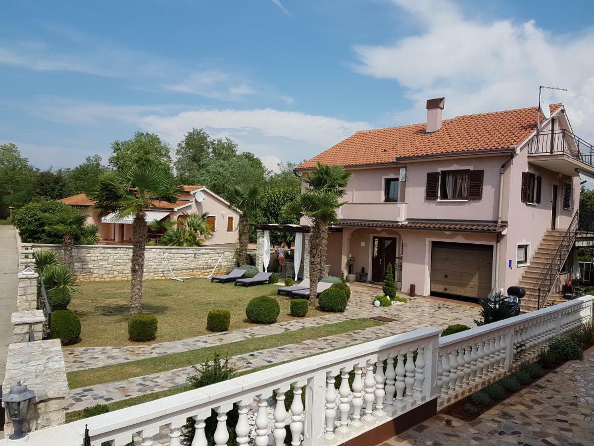 Ferienwohnung Mit 2 Schlafzimmer Oder Studio Apartment - Istrien-Fiorini Brtonigla Bagian luar foto