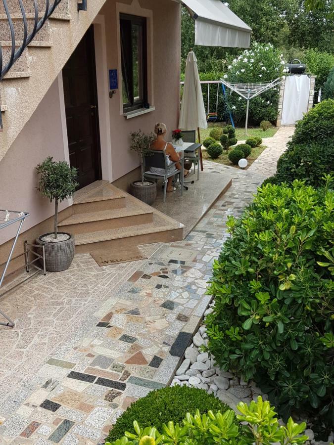 Ferienwohnung Mit 2 Schlafzimmer Oder Studio Apartment - Istrien-Fiorini Brtonigla Bagian luar foto